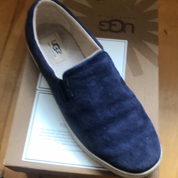 Ugg - Picture 3 of 4